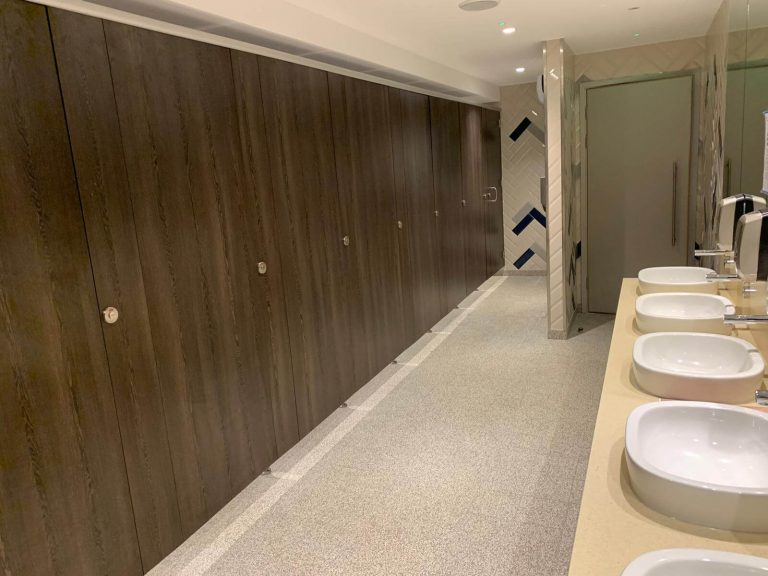 kabina linear toilet cubicle